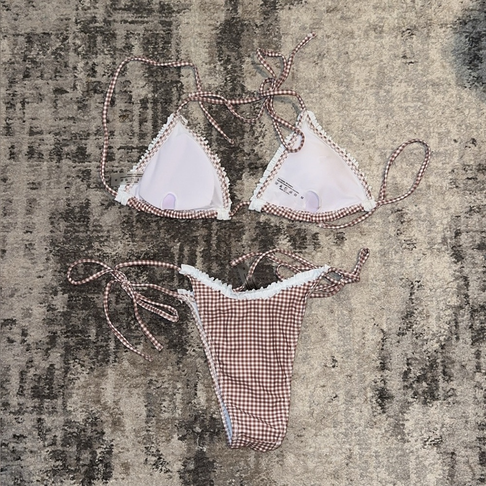 Bikini - Picture 3 of 3